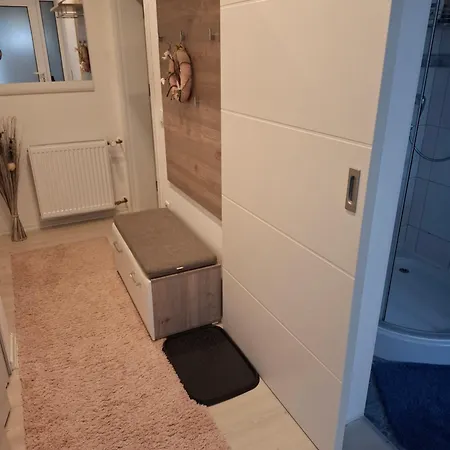 Mona Apartman *